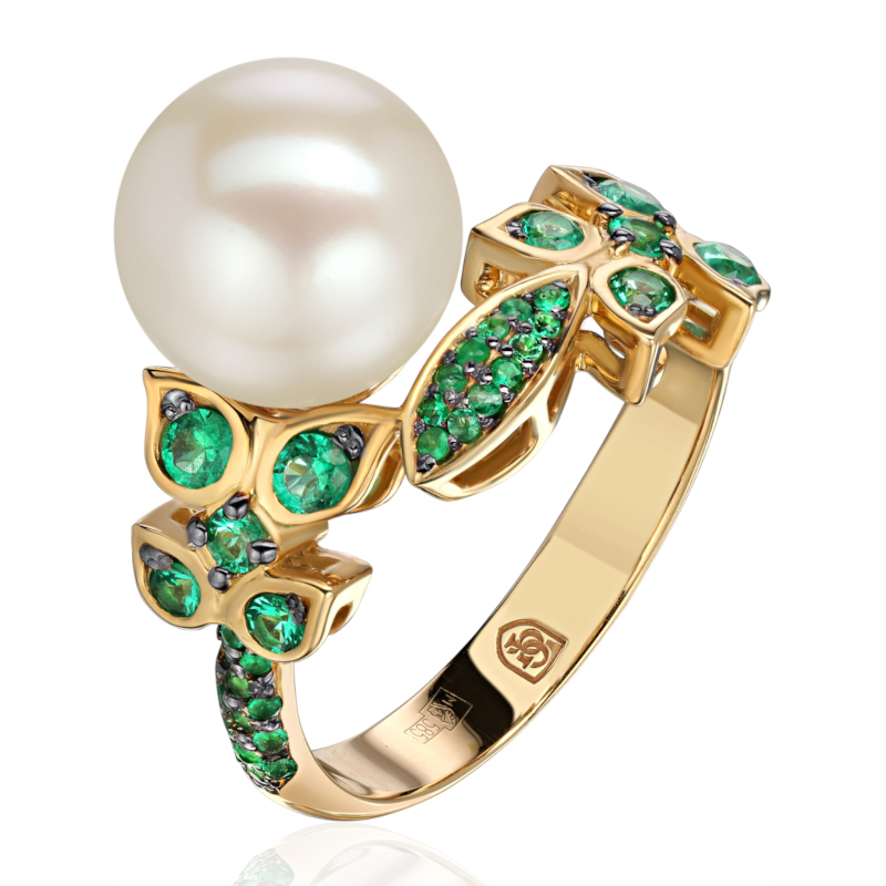 Кольцо из желтого золота 585 пробы с изумрудами и жемчугом 01К5311218-3 Кольцо из желтого золота 585 пробы с изумрудами и жемчугом 01К5311218-3