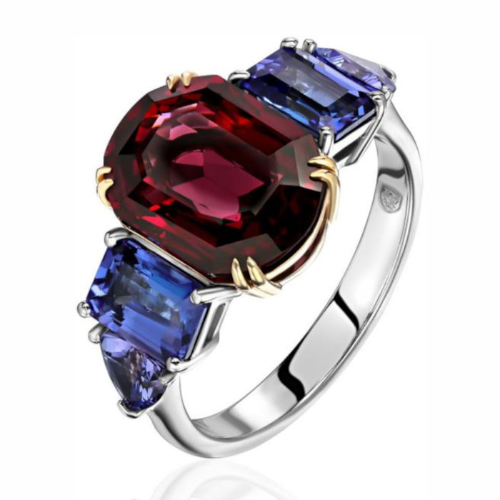 Кольцо из комбинированного золота 585 пробы с танзанитами и родолитом 01К3614759Ж-1 Кольцо из комбинированного золота 585 пробы с танзанитами и родолитом 01К3614759Ж-1