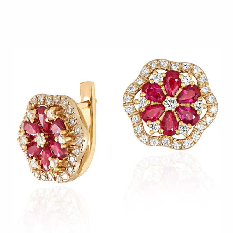 Серьги из комбинированного золота 750 пробы с рубинами и бриллиантами 01С682359-2 Серьги из комбинированного золота 750 пробы с рубинами и бриллиантами 01С682359-2