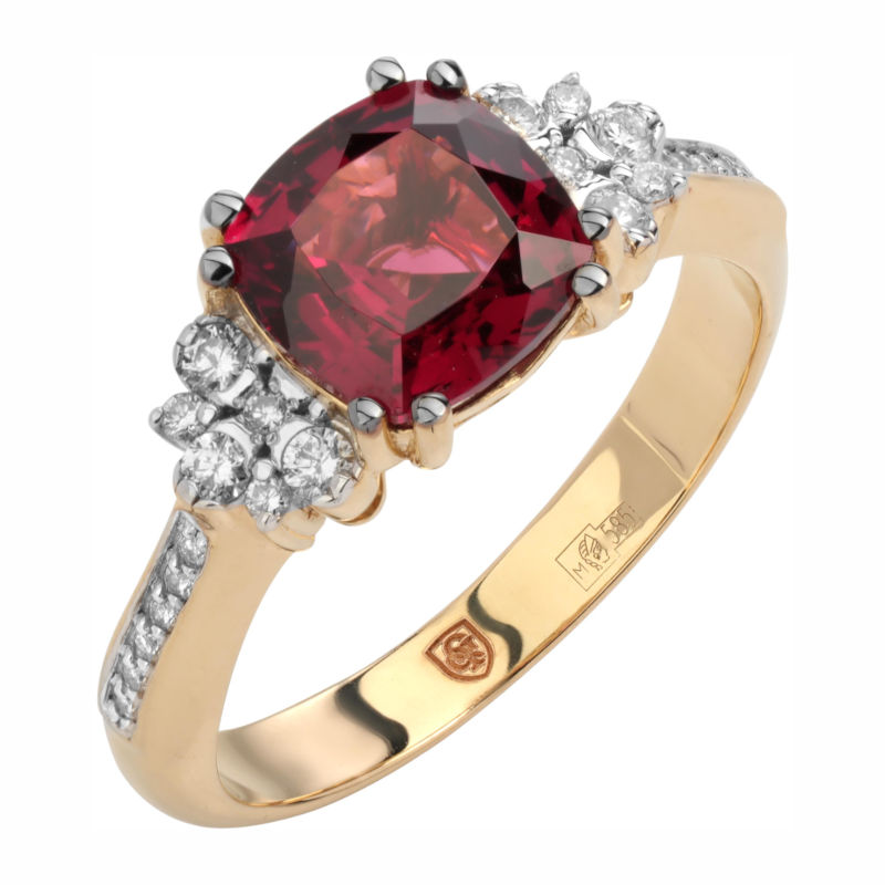 Кольцо из желтого золота 585 пробы с родолитом и бриллиантами 01К6313234-2 Кольцо из желтого золота 585 пробы с родолитом и бриллиантами 01К6313234-2
